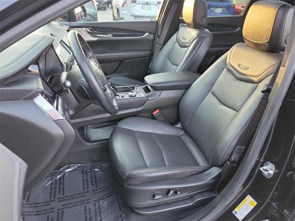 used 2025 Cadillac XT5 car, priced at $40,990