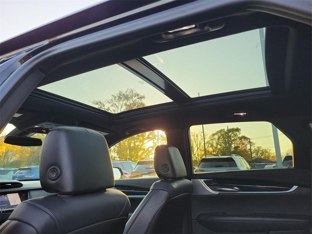 used 2025 Cadillac XT5 car, priced at $40,990