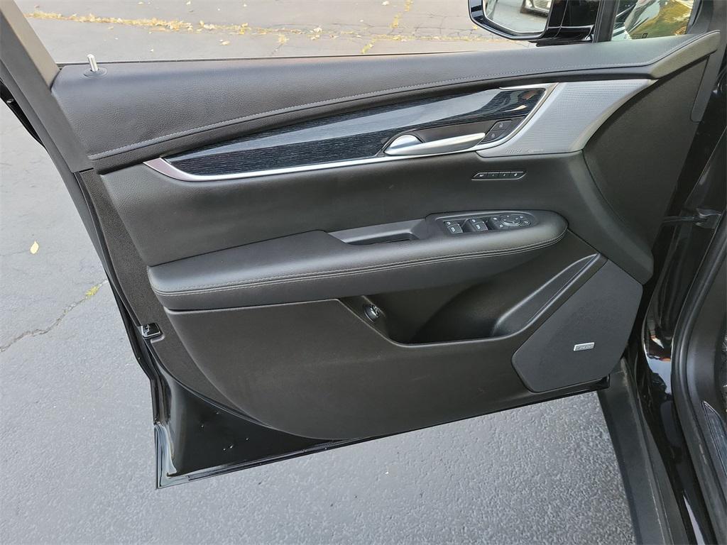 used 2025 Cadillac XT5 car, priced at $40,990