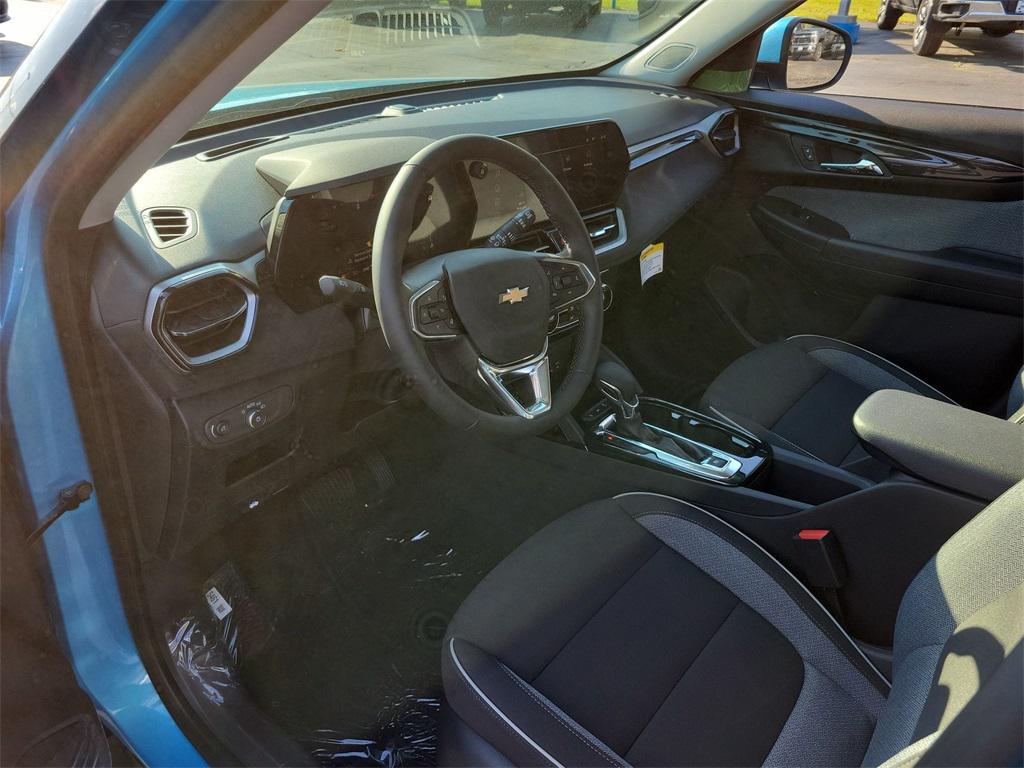 new 2025 Chevrolet TrailBlazer car, priced at $28,495