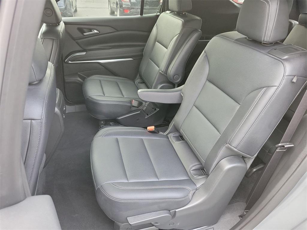 used 2025 Chevrolet Traverse car, priced at $37,990