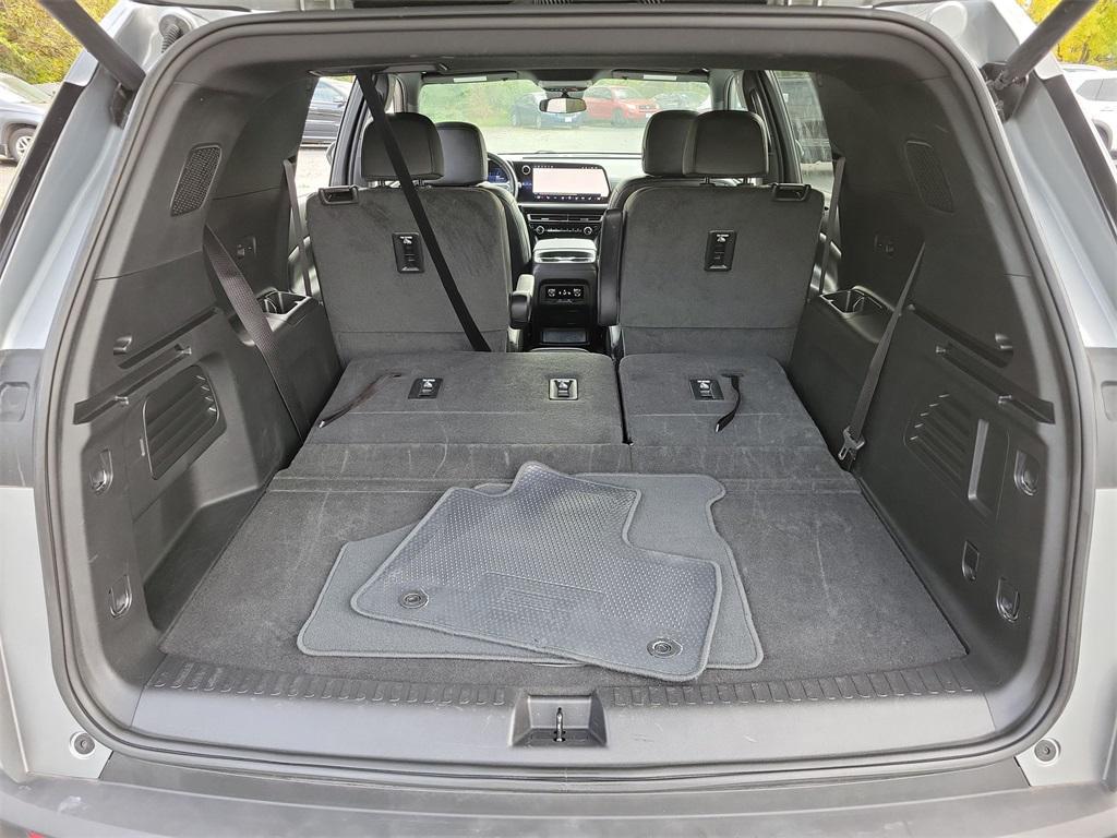 used 2025 Chevrolet Traverse car, priced at $37,990