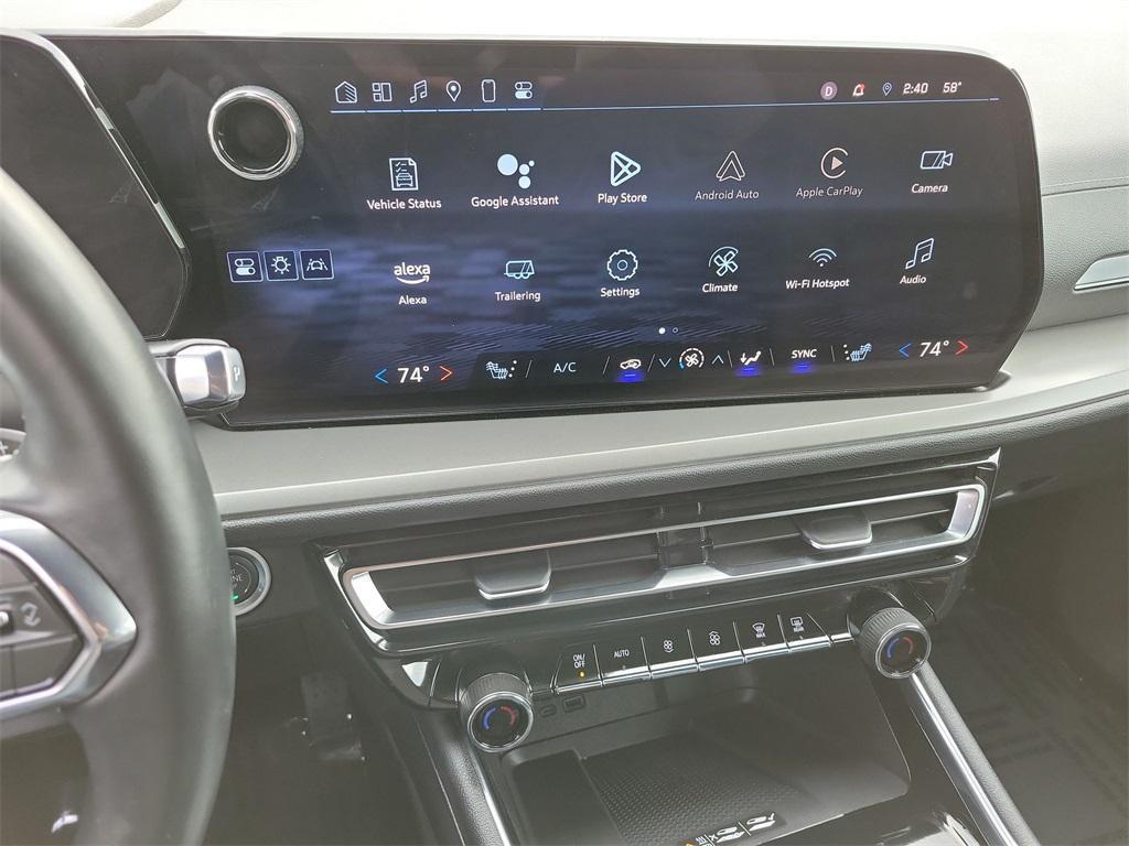 used 2025 Chevrolet Traverse car, priced at $37,990