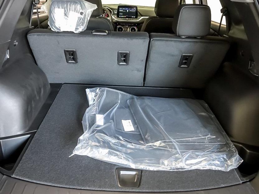 new 2025 Chevrolet Blazer car, priced at $32,995
