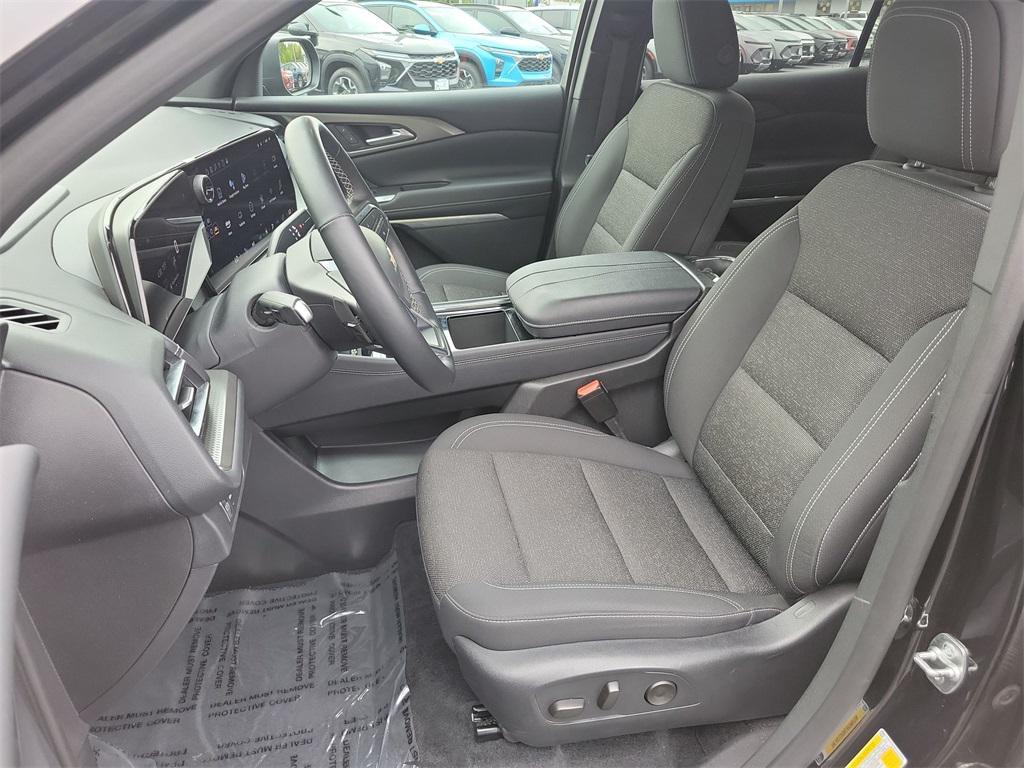 used 2025 Chevrolet Traverse car, priced at $38,491