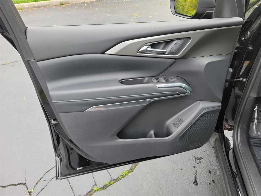 used 2025 Chevrolet Traverse car, priced at $38,491
