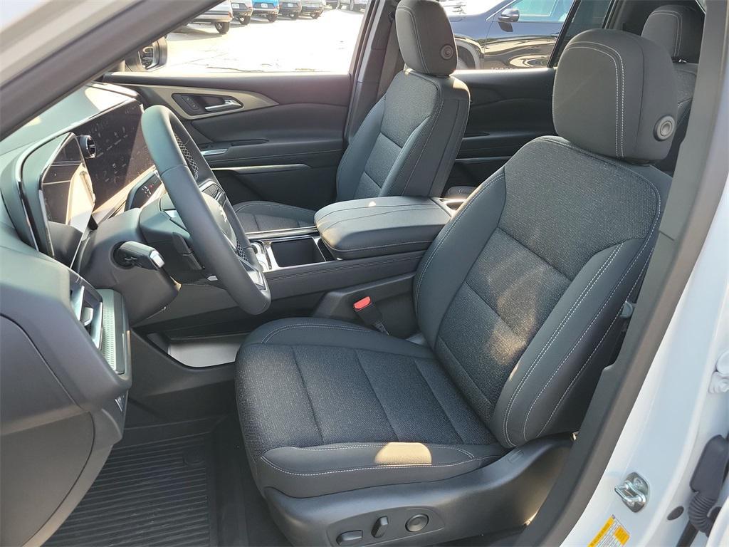 new 2025 Chevrolet Traverse car, priced at $41,495