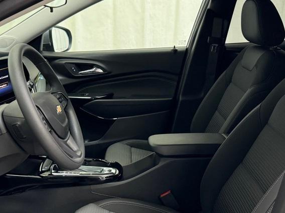 new 2025 Chevrolet Trax car, priced at $21,995