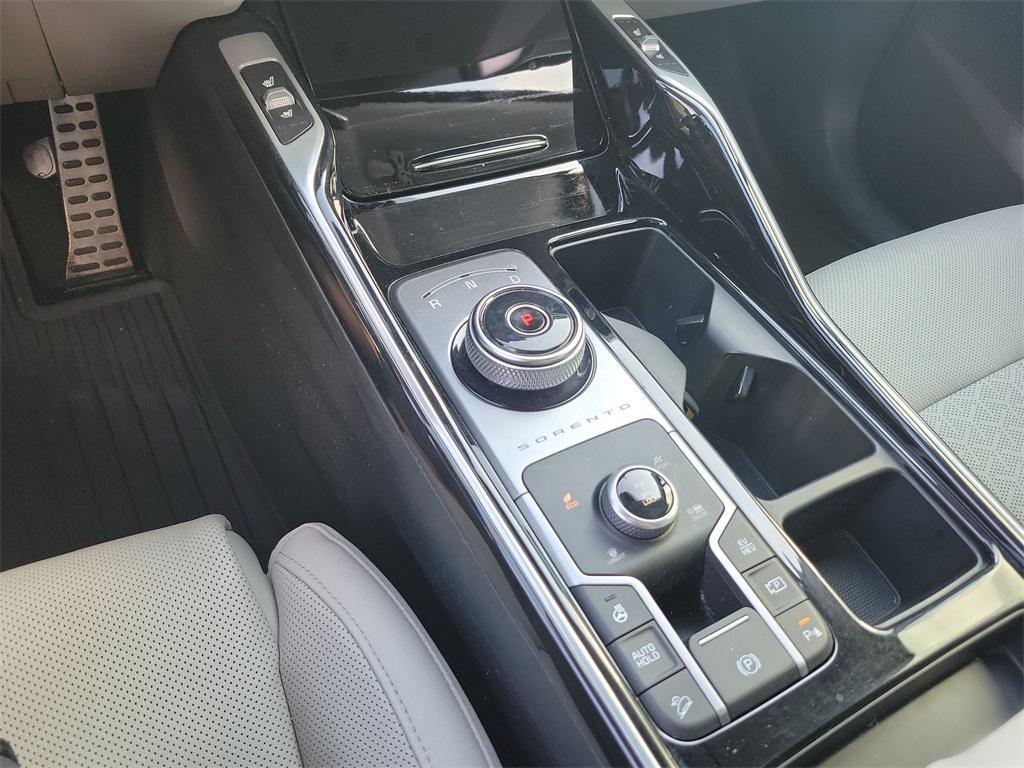 used 2022 Kia Sorento Plug-In Hybrid car, priced at $31,991