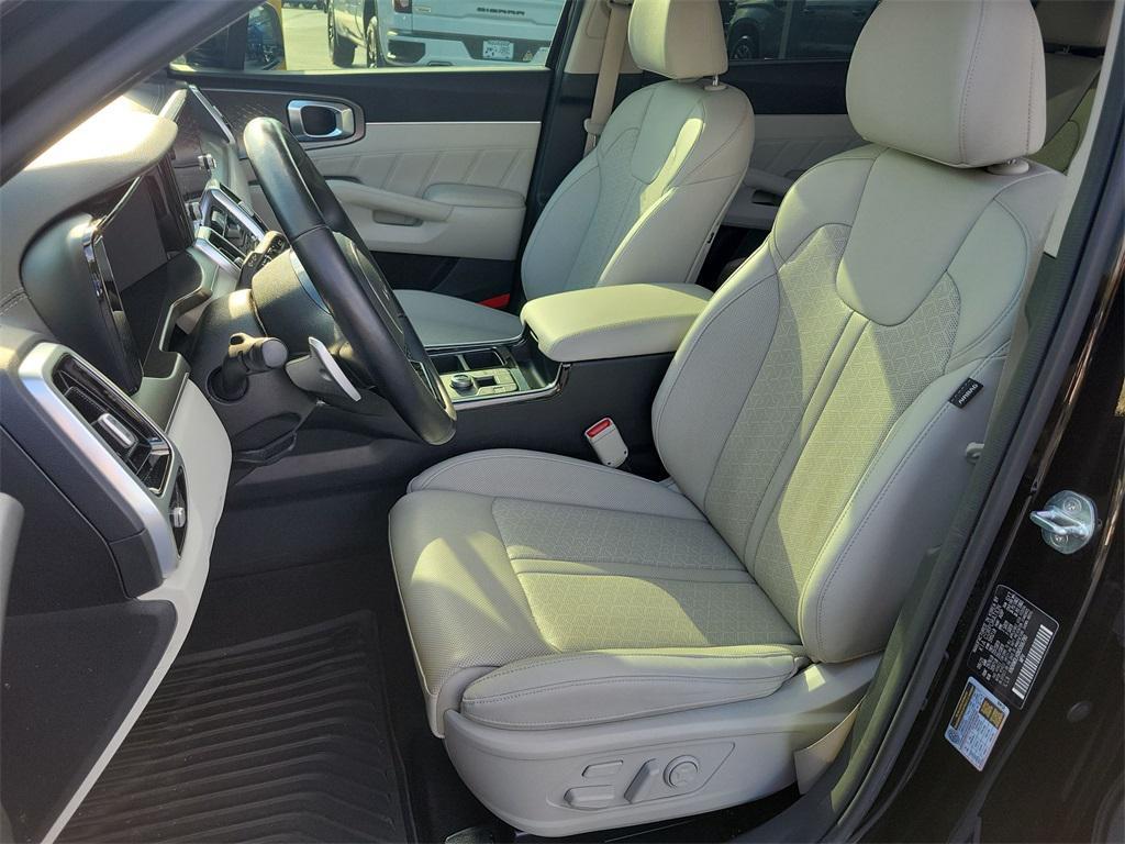 used 2022 Kia Sorento Plug-In Hybrid car, priced at $31,991