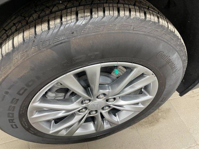 used 2022 Cadillac XT5 car, priced at $33,543