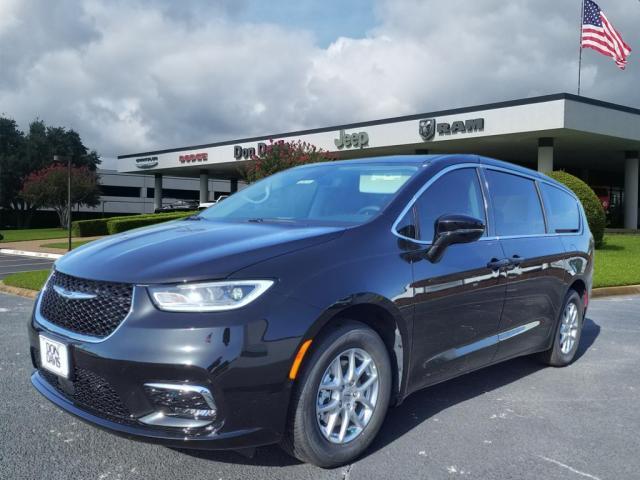 new 2024 Chrysler Pacifica car, priced at $40,416