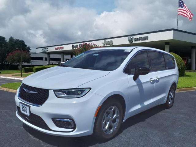 new 2024 Chrysler Pacifica car, priced at $47,223