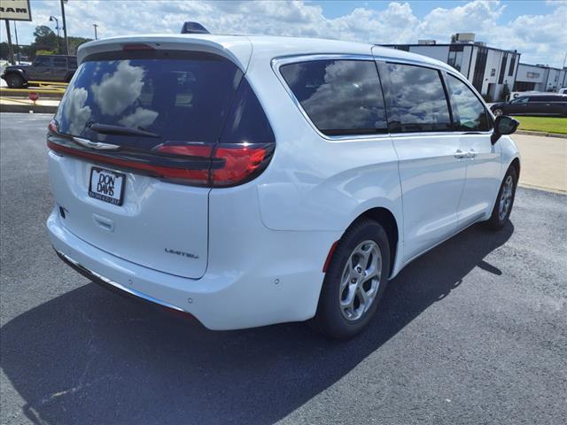 new 2024 Chrysler Pacifica car, priced at $47,223