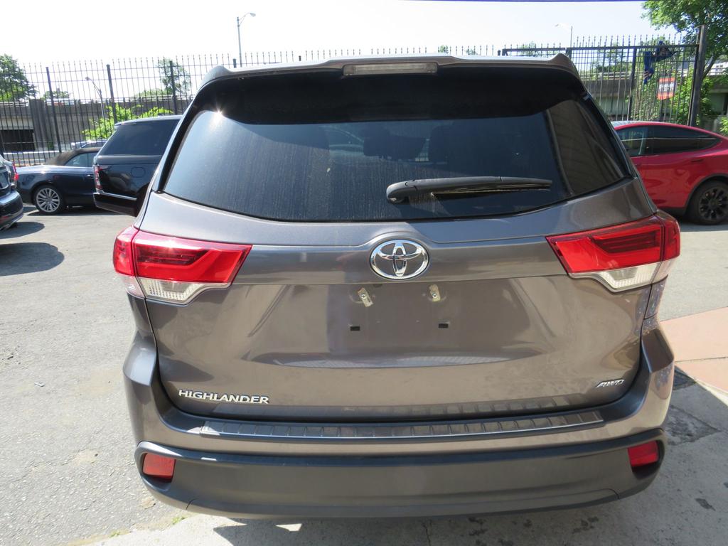 used 2019 Toyota Highlander car, priced at $19,400