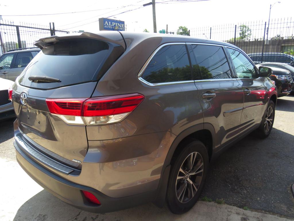 used 2019 Toyota Highlander car, priced at $19,400