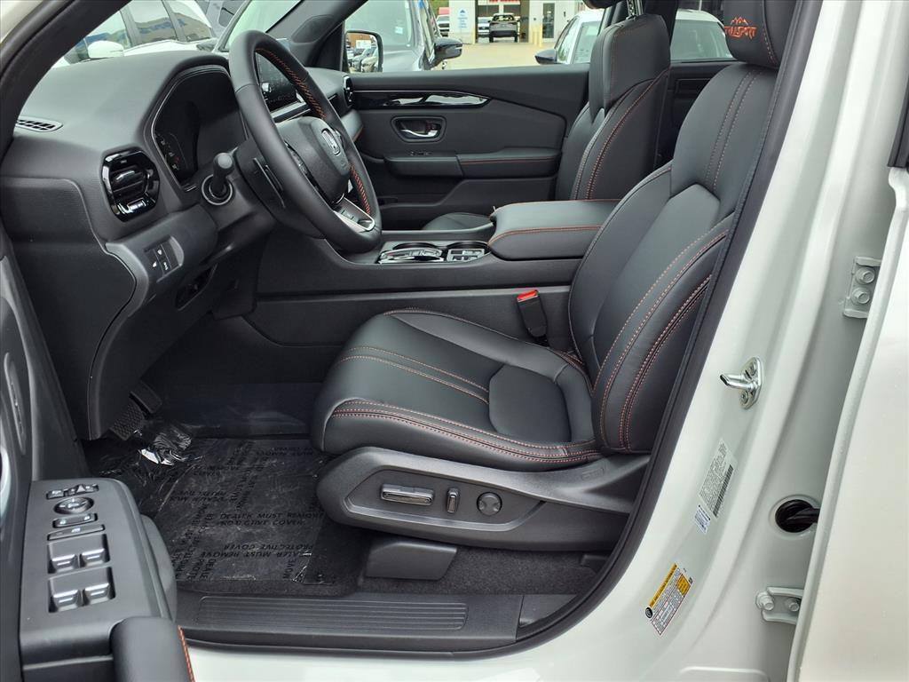 new 2025 Honda Pilot car, priced at $51,350