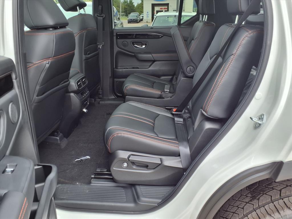 new 2025 Honda Pilot car, priced at $51,350