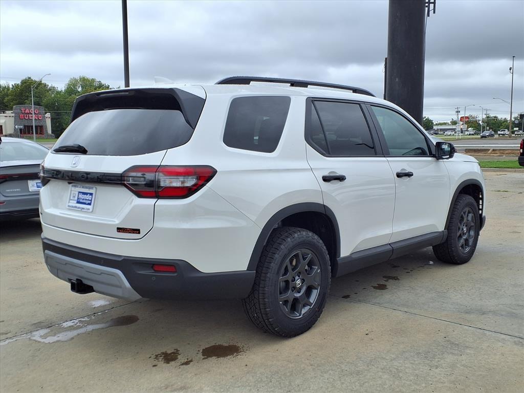 new 2025 Honda Pilot car, priced at $51,350