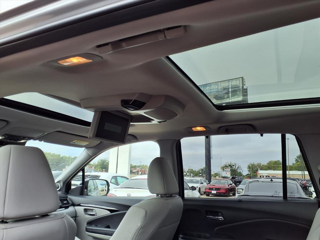 used 2022 Honda Pilot car, priced at $33,995