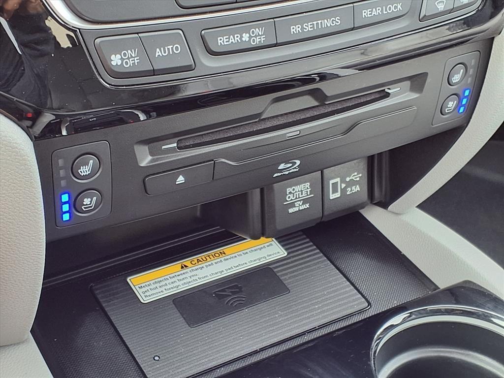 used 2022 Honda Pilot car, priced at $33,995