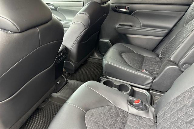 new 2025 Toyota Highlander Hybrid car, priced at $52,353