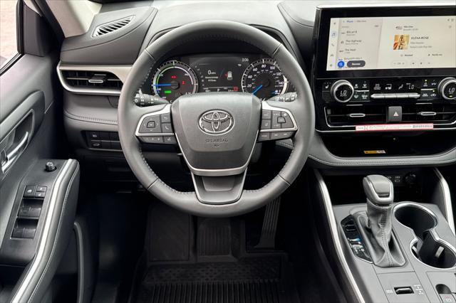 new 2025 Toyota Highlander Hybrid car, priced at $52,353