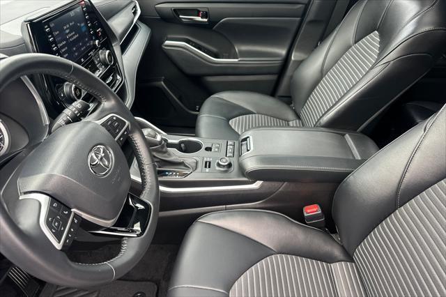 used 2022 Toyota Highlander car, priced at $40,877
