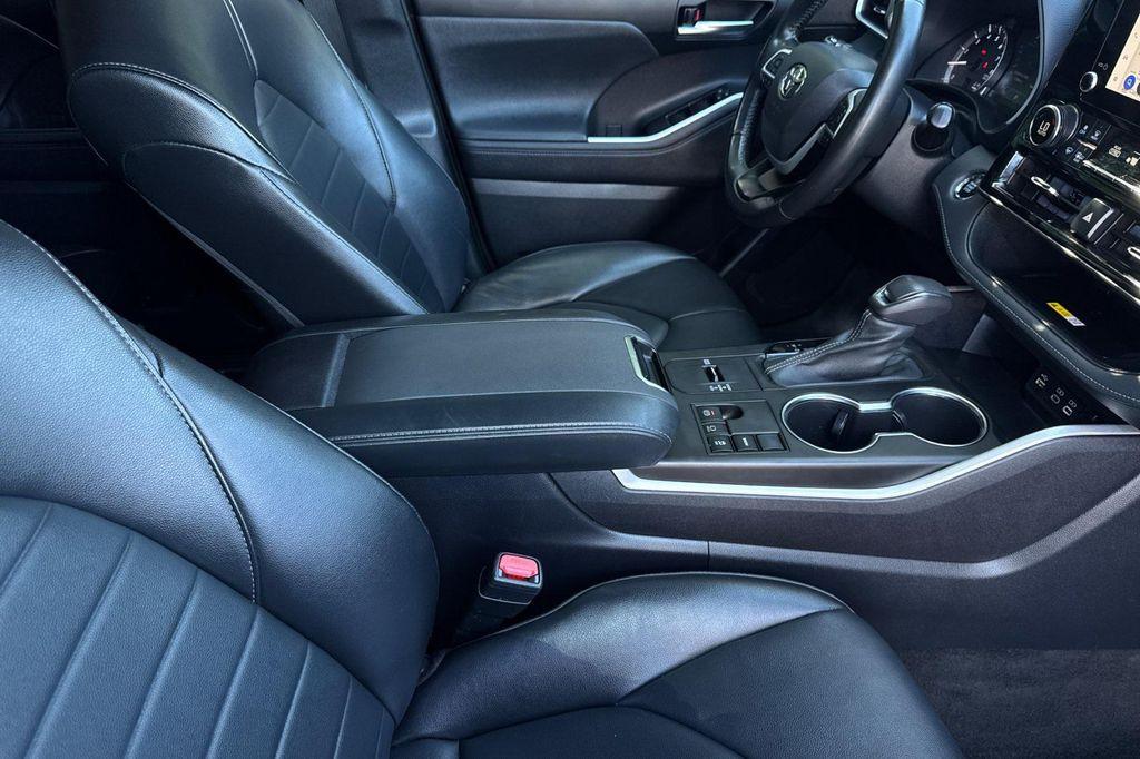 used 2023 Toyota Highlander car, priced at $33,450