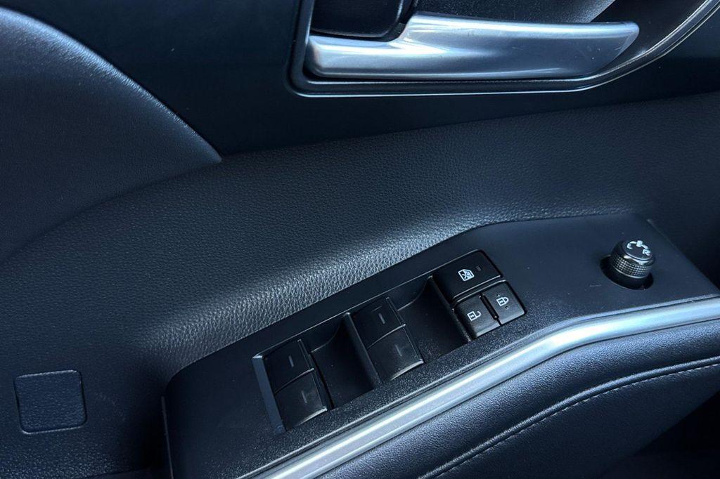 used 2023 Toyota Highlander car, priced at $33,450