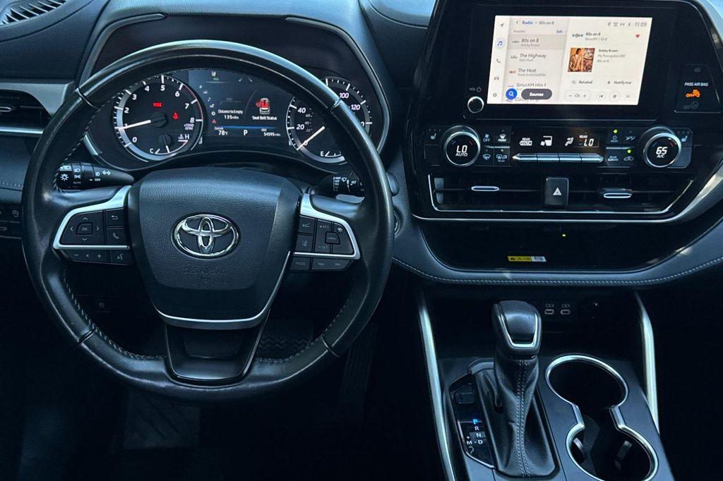 used 2023 Toyota Highlander car, priced at $33,450