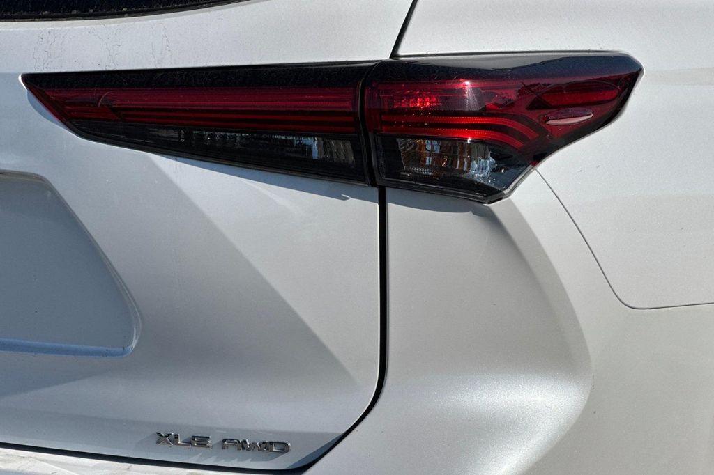 used 2023 Toyota Highlander car, priced at $34,866