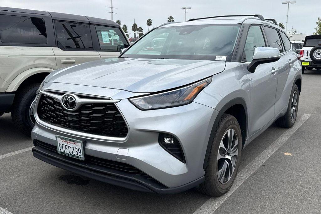 used 2022 Toyota Highlander car, priced at $34,988