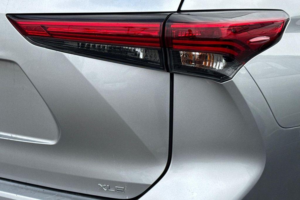 used 2022 Toyota Highlander car, priced at $34,988