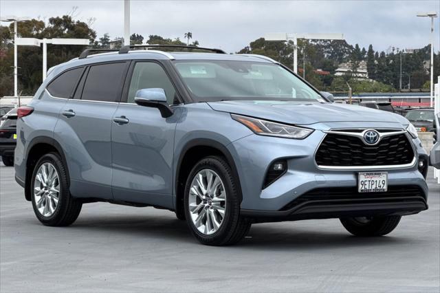 used 2023 Toyota Highlander Hybrid car, priced at $47,579