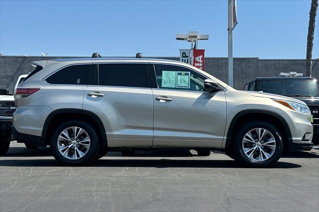 used 2015 Toyota Highlander car, priced at $17,795