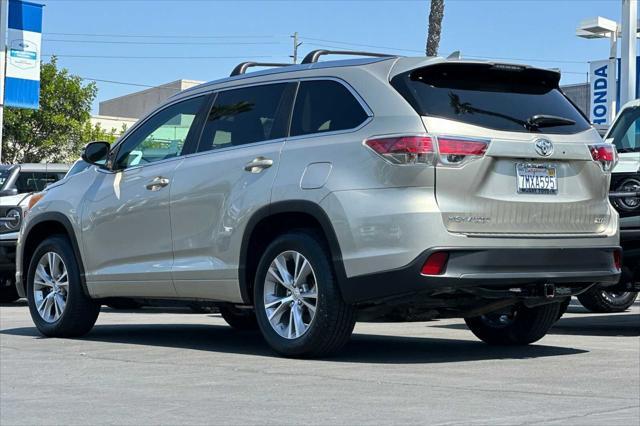 used 2015 Toyota Highlander car, priced at $17,795