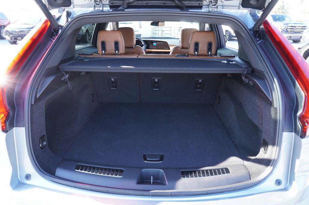 used 2024 Cadillac XT4 car, priced at $35,409