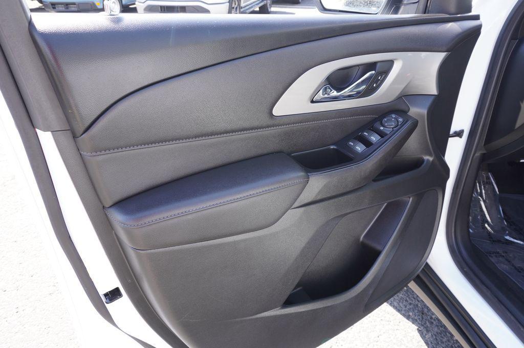 used 2023 Chevrolet Traverse car, priced at $25,955
