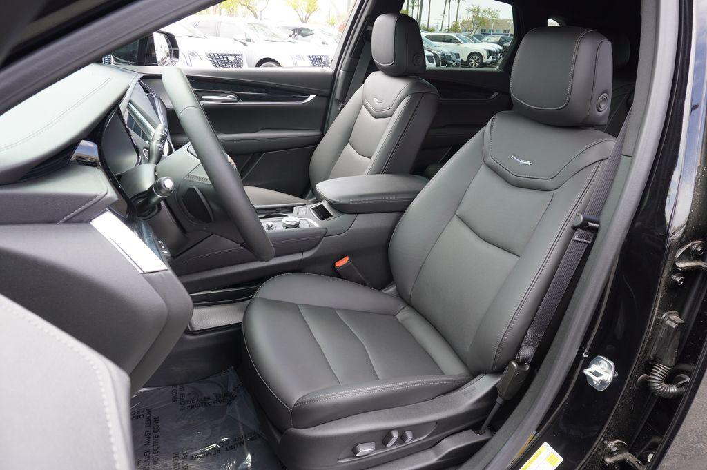 new 2025 Cadillac XT5 car, priced at $55,990