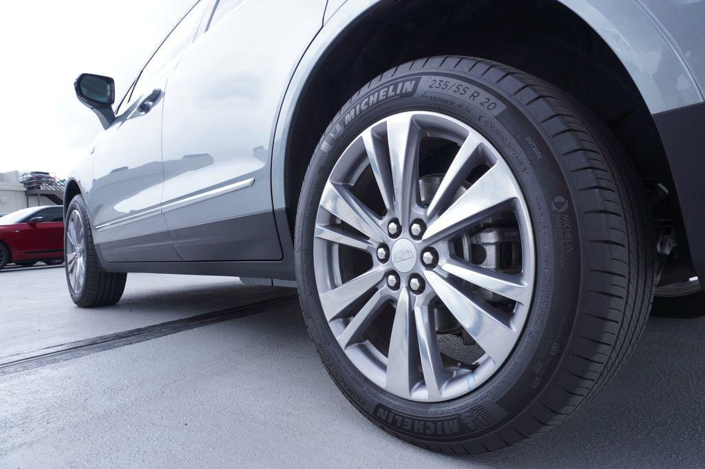 used 2025 Cadillac XT5 car, priced at $37,880