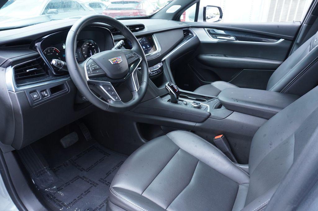 used 2025 Cadillac XT5 car, priced at $37,880