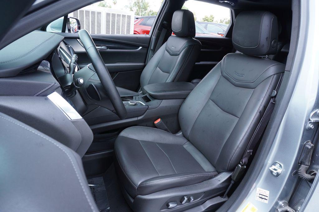 used 2025 Cadillac XT5 car, priced at $37,880