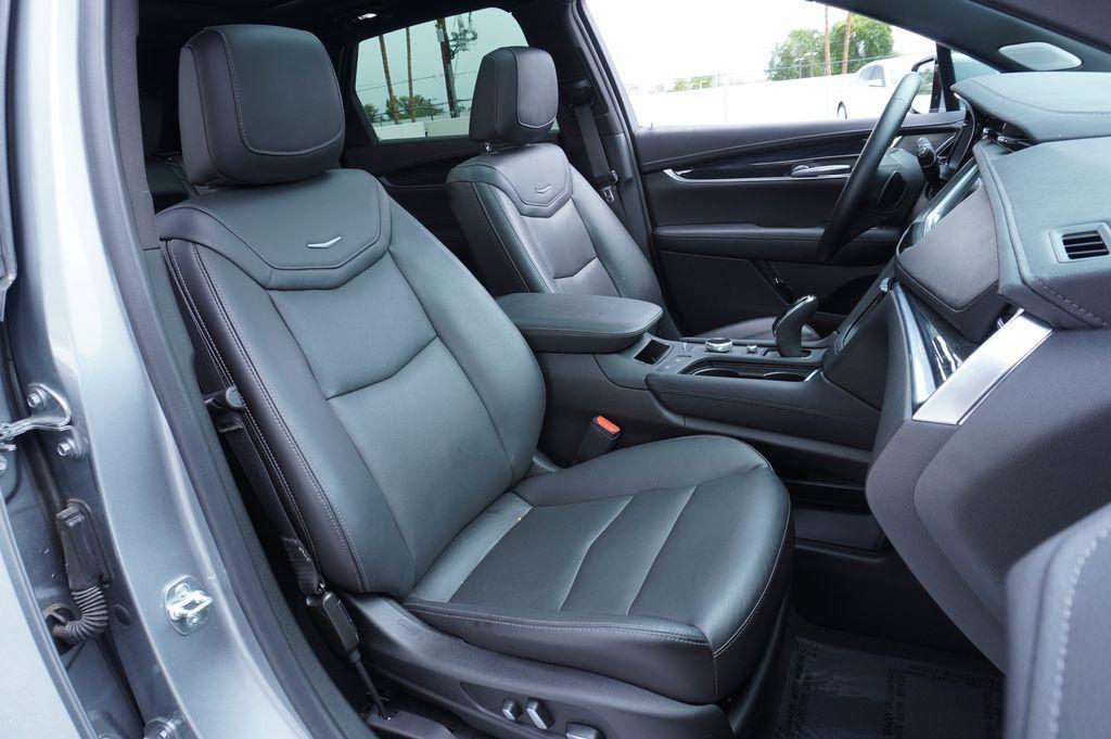 used 2025 Cadillac XT5 car, priced at $37,880