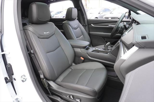 new 2025 Cadillac XT5 car, priced at $60,590