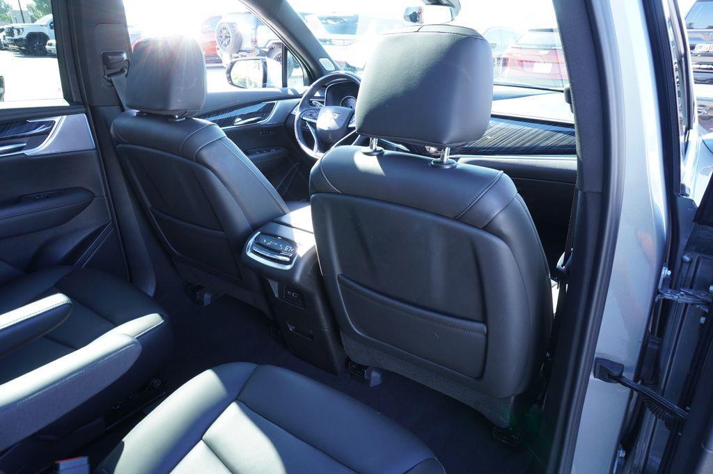 used 2025 Cadillac XT6 car, priced at $42,804