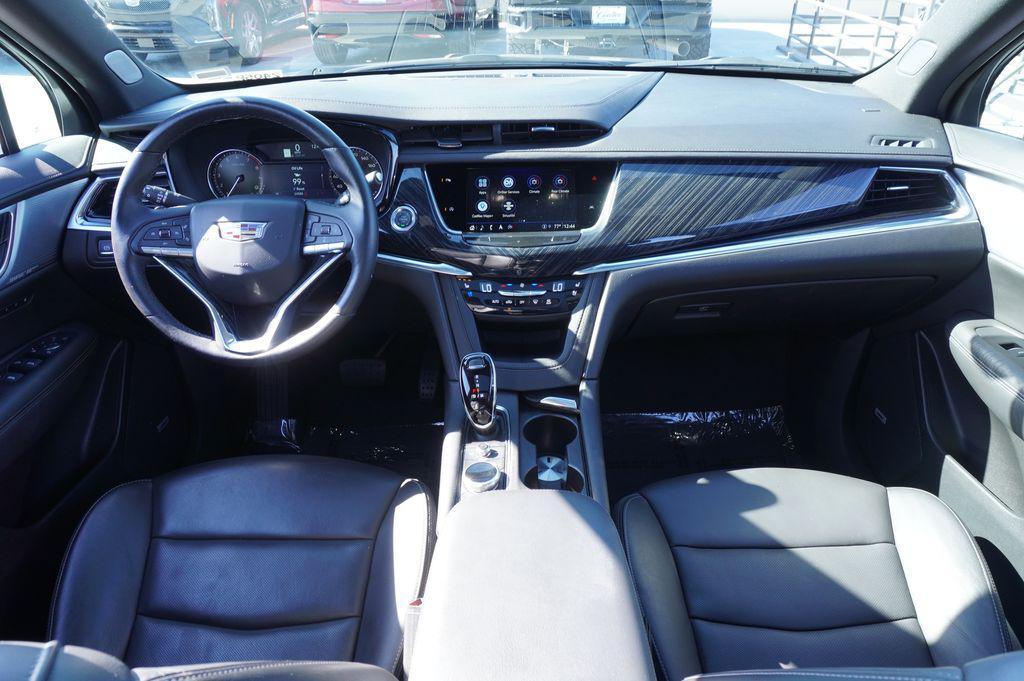 used 2025 Cadillac XT6 car, priced at $42,804
