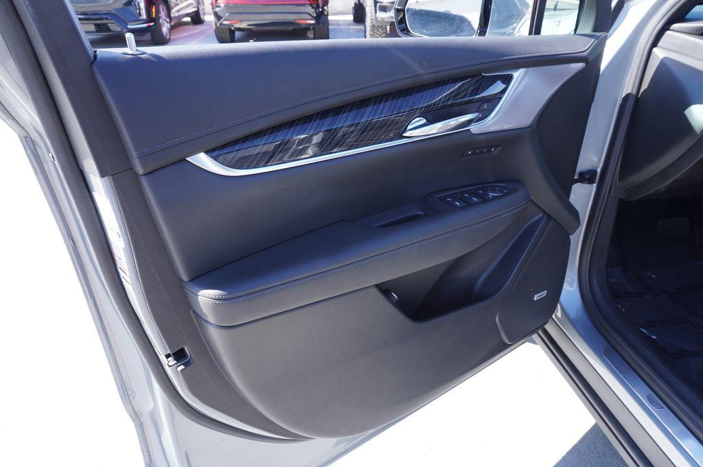 used 2025 Cadillac XT6 car, priced at $42,804