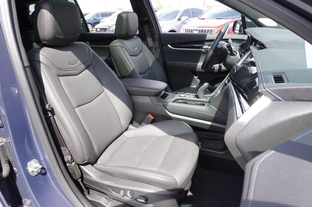 new 2025 Cadillac XT6 car, priced at $47,215