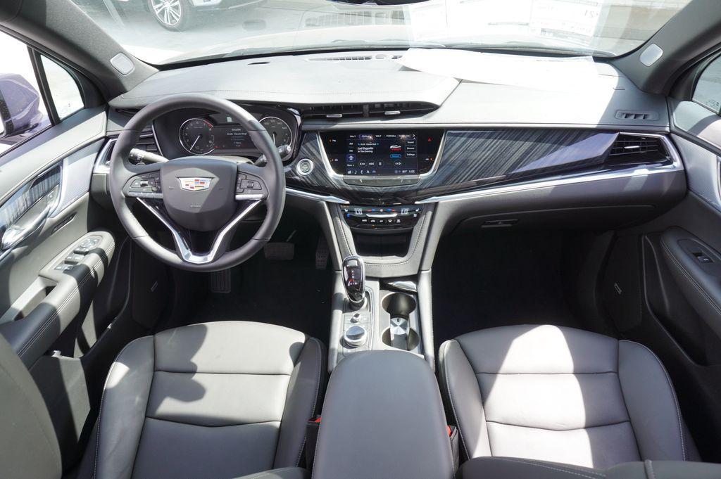 new 2025 Cadillac XT6 car, priced at $47,215